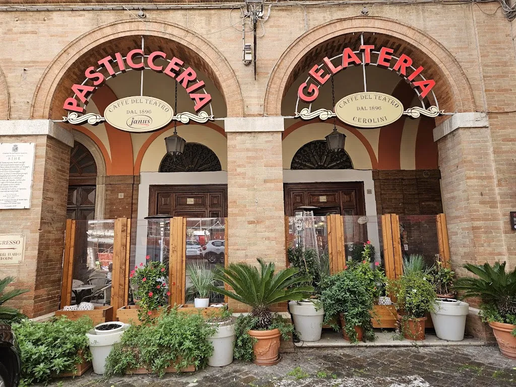 Caffè del Teatro Cerolini restaurant in Civitanova Alta
