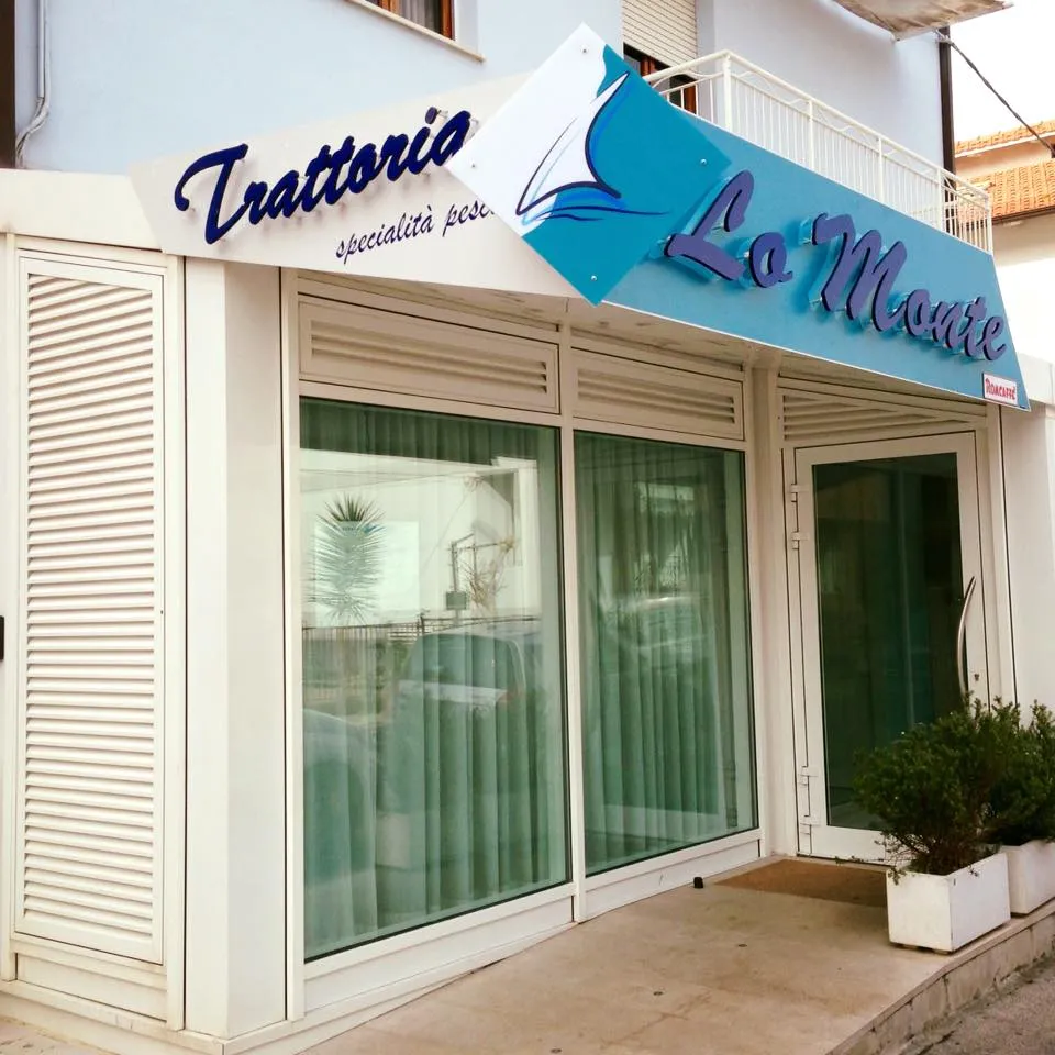 Trattoria Lo Monte restaurant in Civitanova Alta