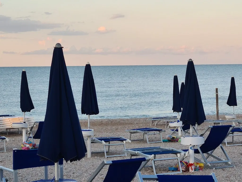 Caroline Martins_Raphael Beach_Civitanova Alta_review
