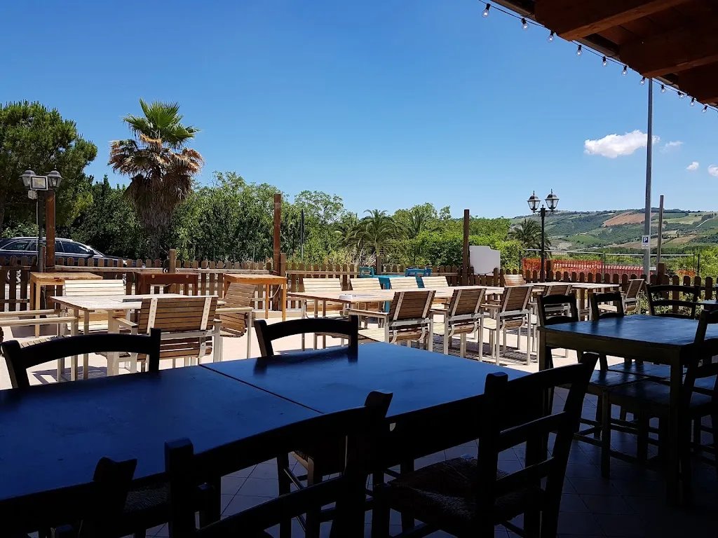 Pizzeria Saturnia restaurant in Colli del Tronto