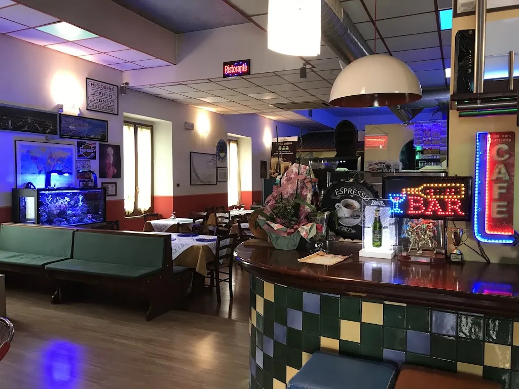 The Game - Piazzetta del Porto restaurant in Comunanza