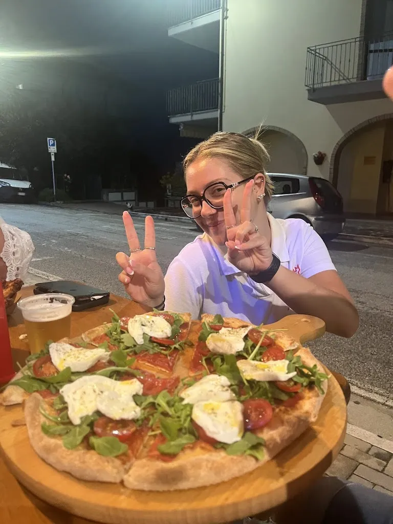 Erik Lindström_Pizzeria Del Borgo di Albertini Romina_Cossignano_review