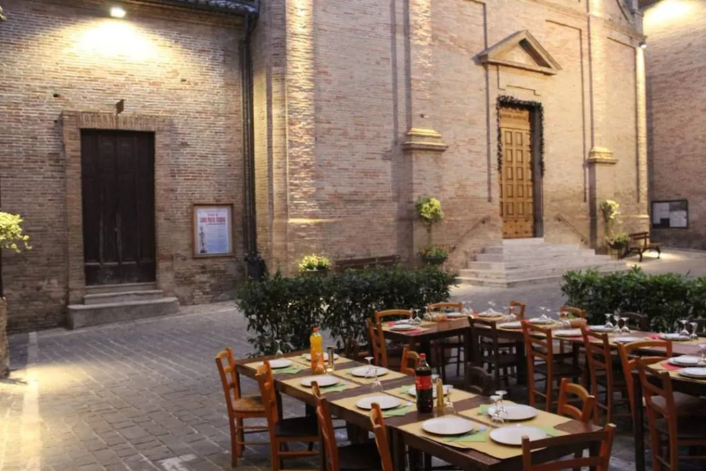 Osteria Vineria Castello de Marte restaurant in Cossignano