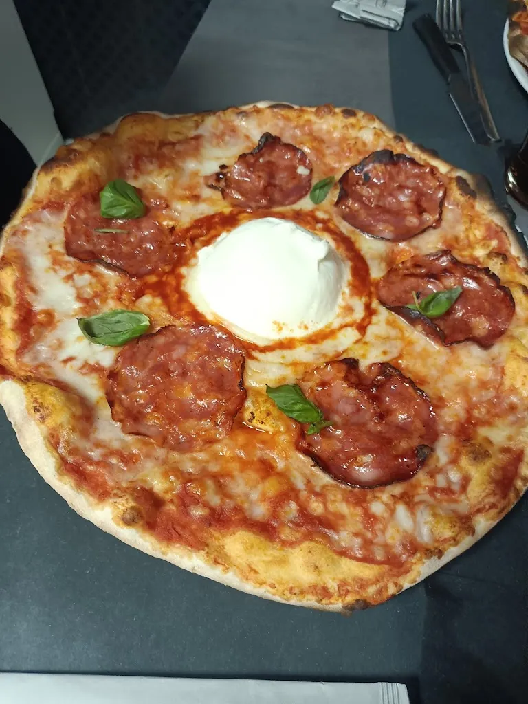 Pizzeria Provenza_Esanatoglia_slider_image_2