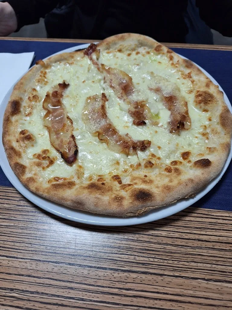 Salvatore Fiumara_H2O Food & Drink - Ristorante Pizzeria Bar_Fabriano_review