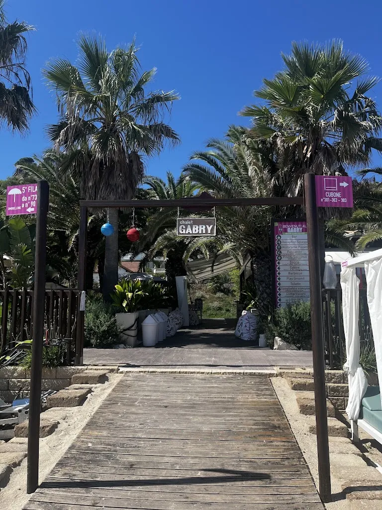 Simone Hoeve_Chalet Gabry_Cupra Marittima_review