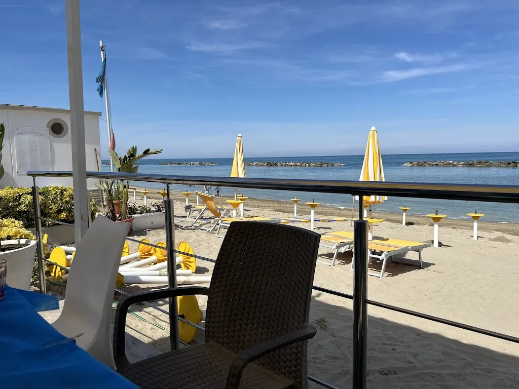 Emily Hiram_Chalet La Capannina_Cupra Marittima_review