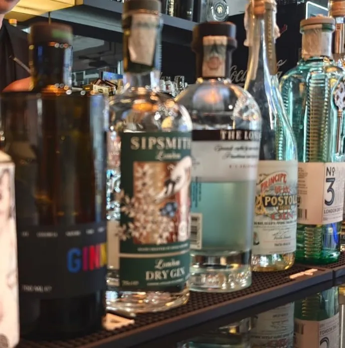 Rosario Insolera_Sottobanko Cocktail Bar_Cupra Marittima_review