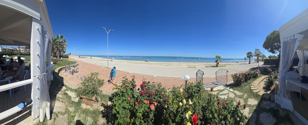 Axel Folley_Chiosco Tongatapù_Cupra Marittima_review