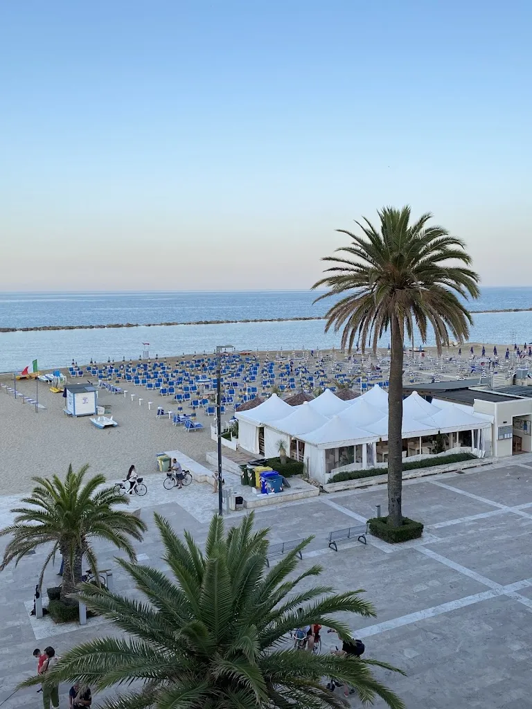 Éda Glória Pogány_Attico sul Mare_Cupra Marittima_review