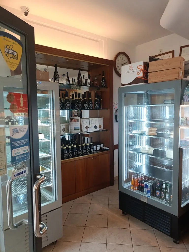 Valentino Di Marco_Caffè Curzi_Cupra Marittima_review