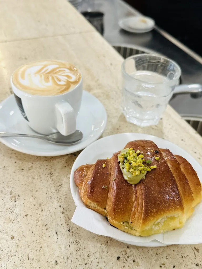 Marco De Santis_Caffè Curzi_Cupra Marittima_review