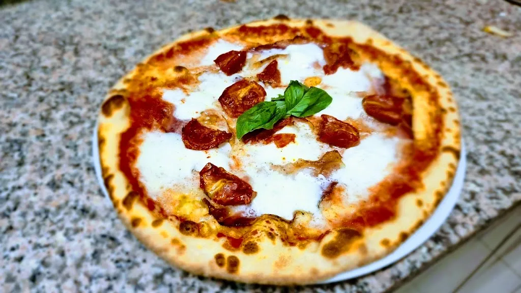 Ristorante Pizzeria da Lola_Fermignano_slider_image_3