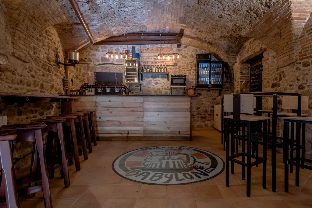 Babylon Tap Room restaurant in Folignano