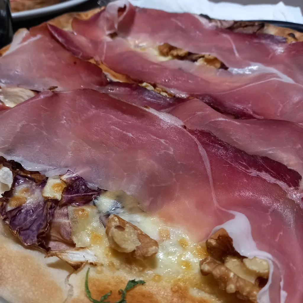 Sara R_Pizzeria La Luna_Folignano_recensione