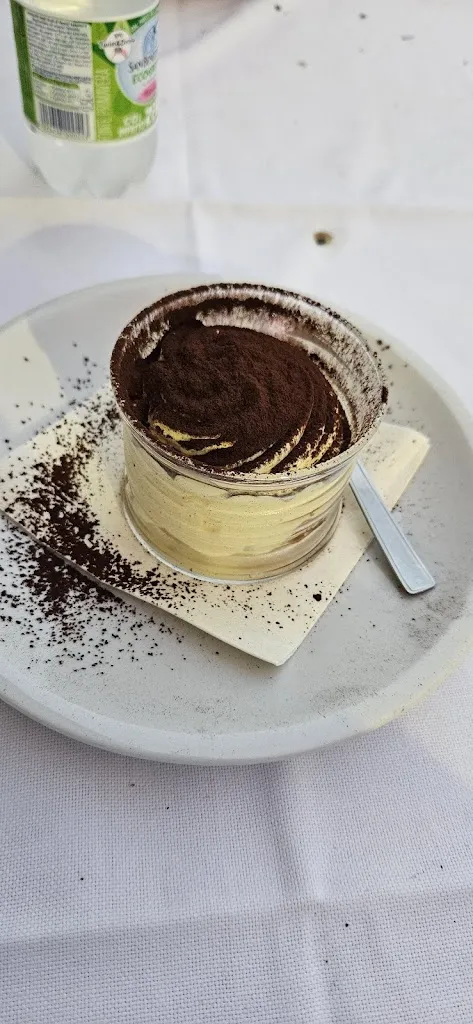 Julianna Akuchie_Taverna della Rocca_Frontone_review