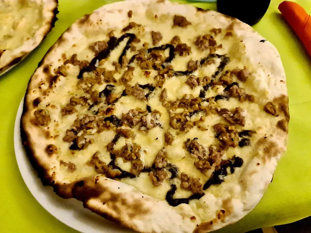 Edward Sandu_Pizzeria Ristorante Da La Socera_Frontone_review