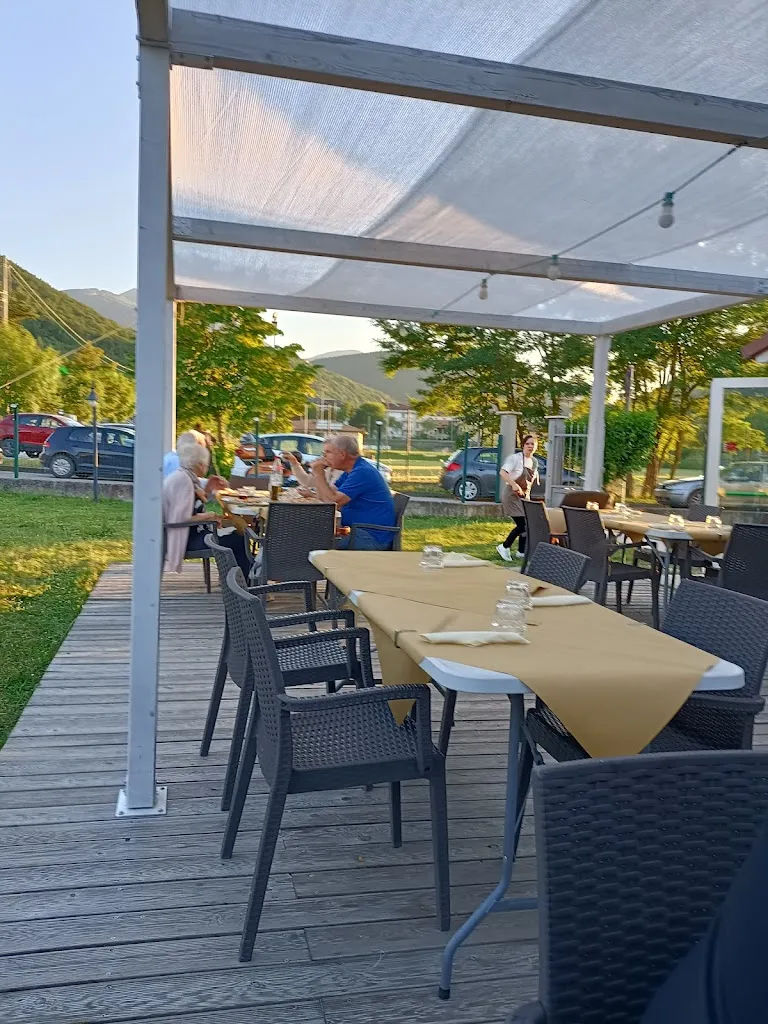 Pizzeria Ristorante Da La Socera_Frontone_slider_image_1