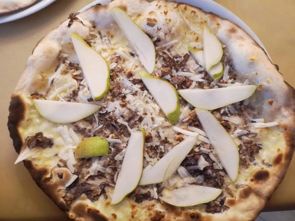 Pizzeria Ristorante Da La Socera_Frontone_slider_image_3