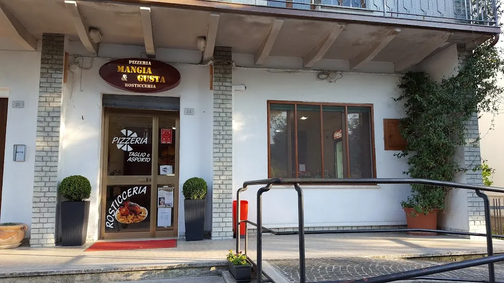 Pizzeria Rosticceria Mangia & Gusta restaurant in Frontone