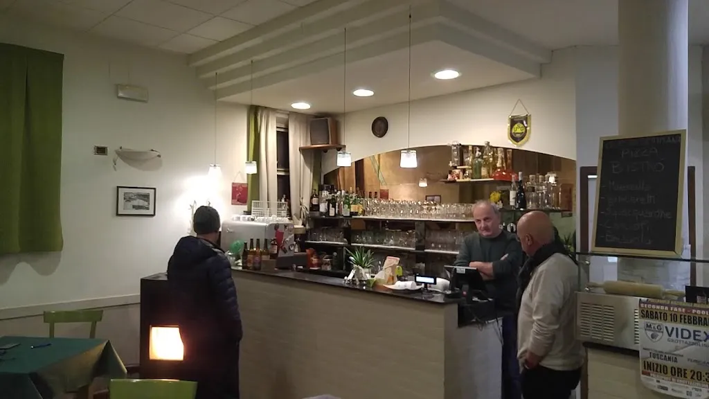 Pizzazzolina restaurant in Grottazzolina