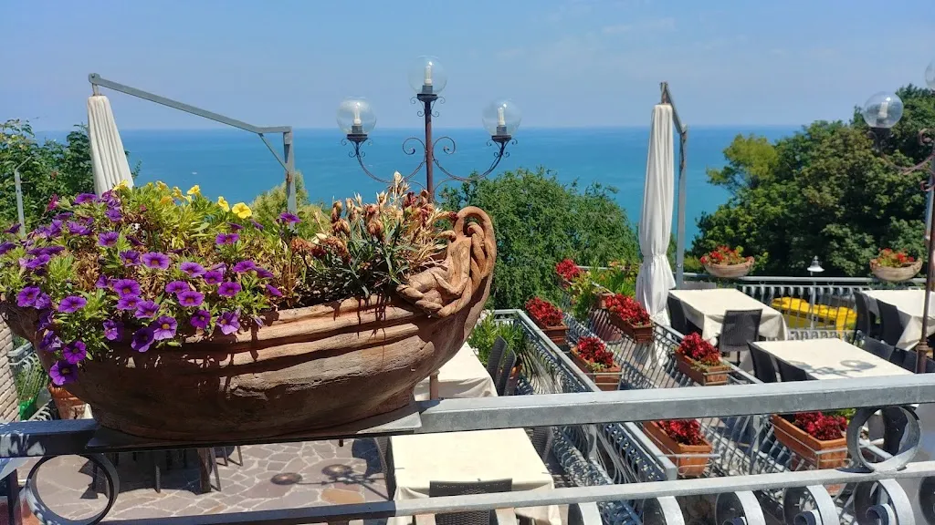 Pavel Pavlovsky_Osteria del pesce povero_Gabicce Mare_Bewertung