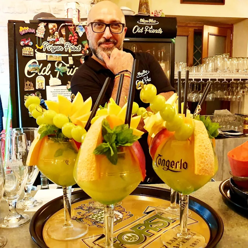 Old Friends_Casalini_slider_image_2