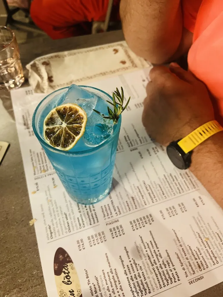 Veronika Pešičková_Tin bota_Gabicce Mare_review