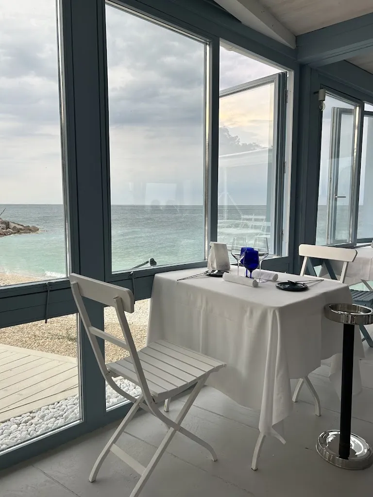 Samantha Hardin_Clandestino Susci Bar_Le Grazie di Ancona_review