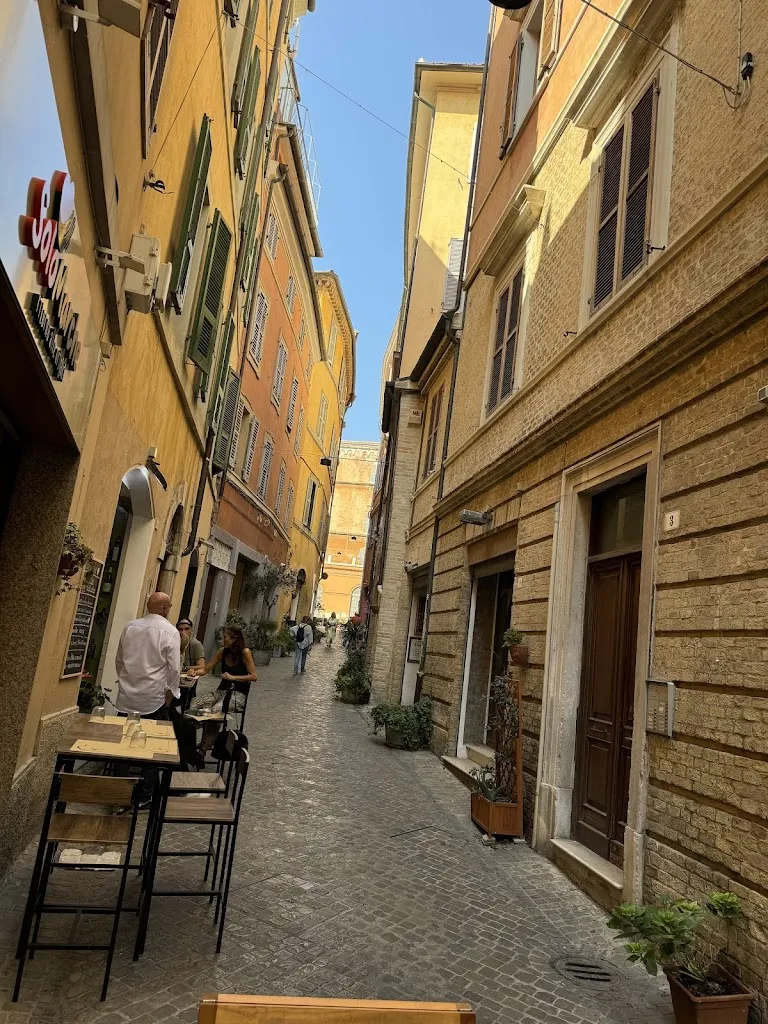 Sarah Lewis_SoloMarche Bottega e Bistrot_Le Grazie di Ancona_review