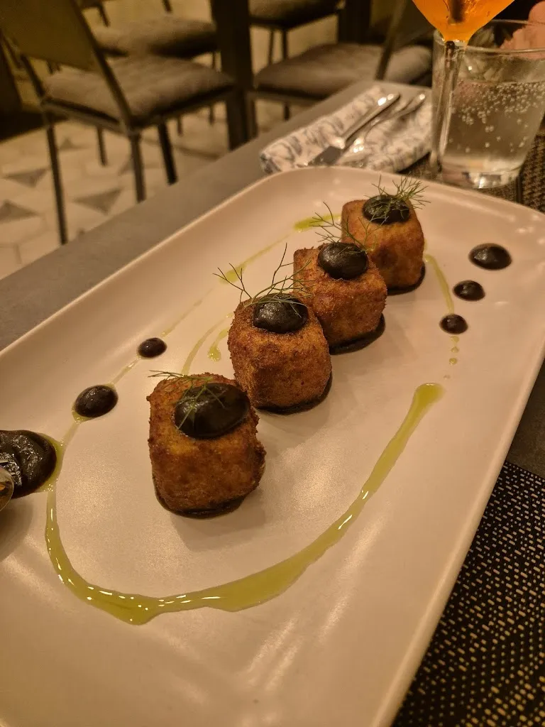 Sophie Laschuk_Melting Pot Bistro_Casalini_review