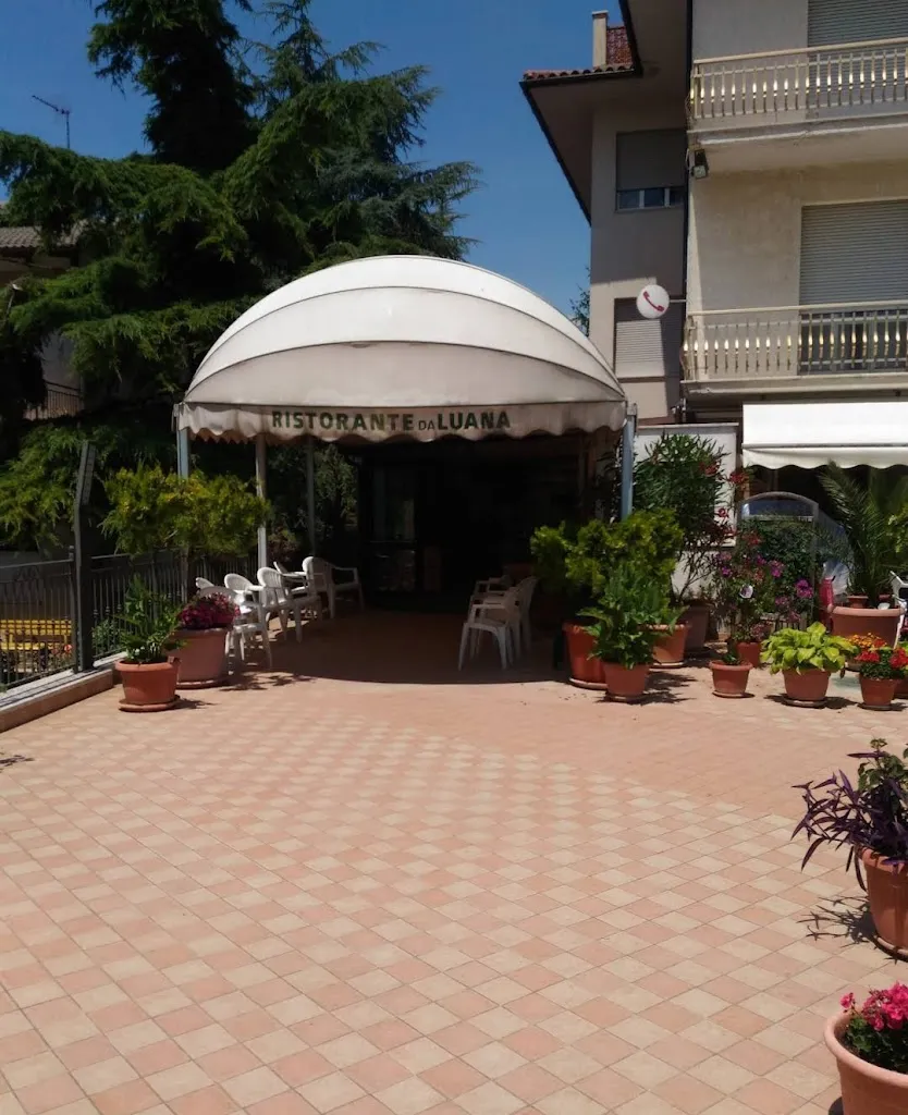 Albergo Ristorante Le Grazie S.a.s. restaurant in Loro Piceno