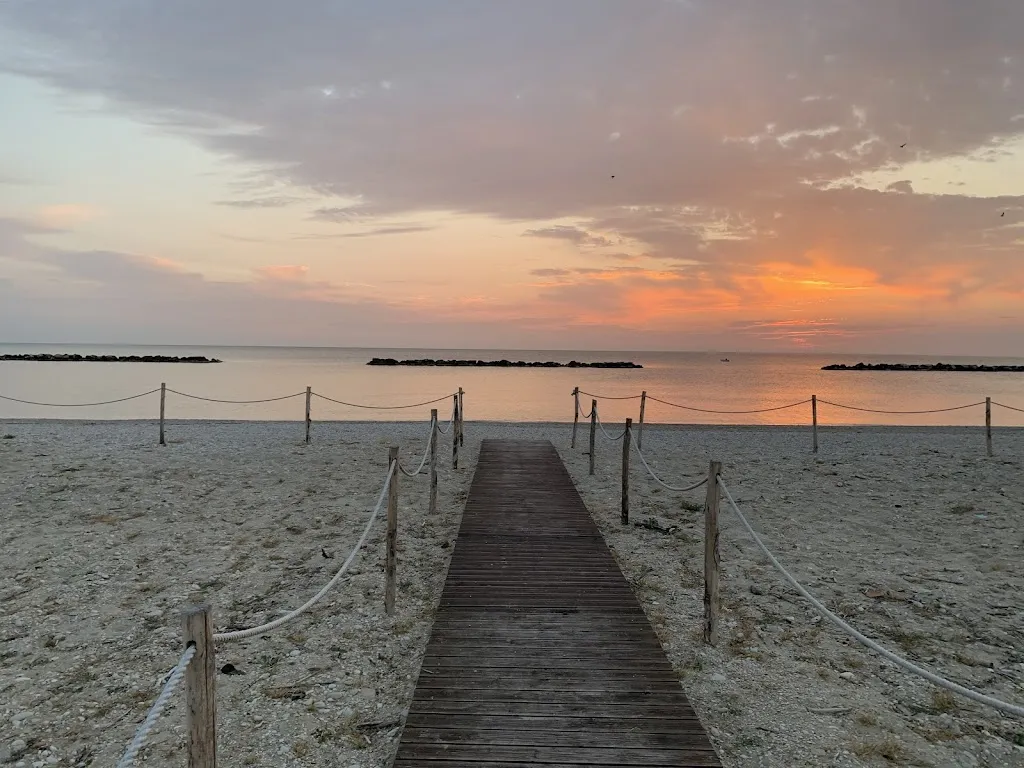 Bagni Anna restaurant in Lido di Fermo