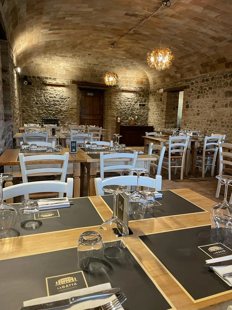 Ristorante La Gatta_Lunano_slider_image_1
