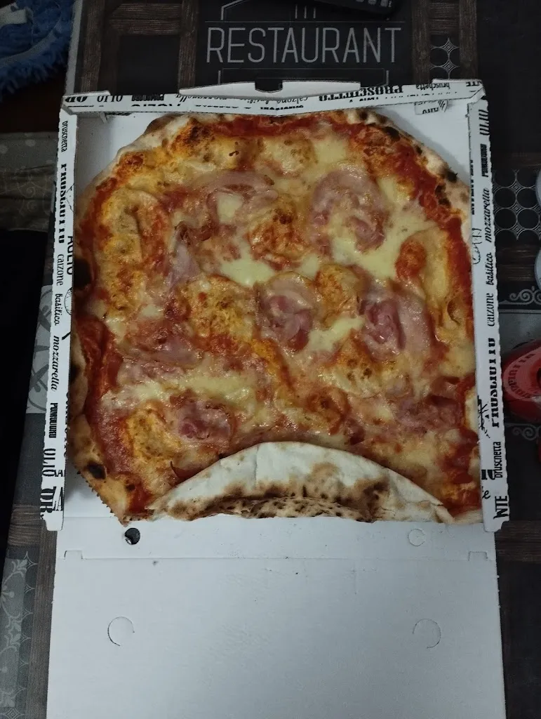 shad2471_ROCKET HOUSE_Macerata Feltria_review