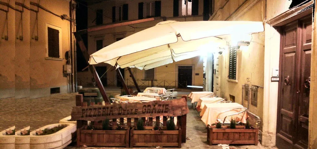 Pizzeria L' Angolo dello Sfizio restaurant in Jesi