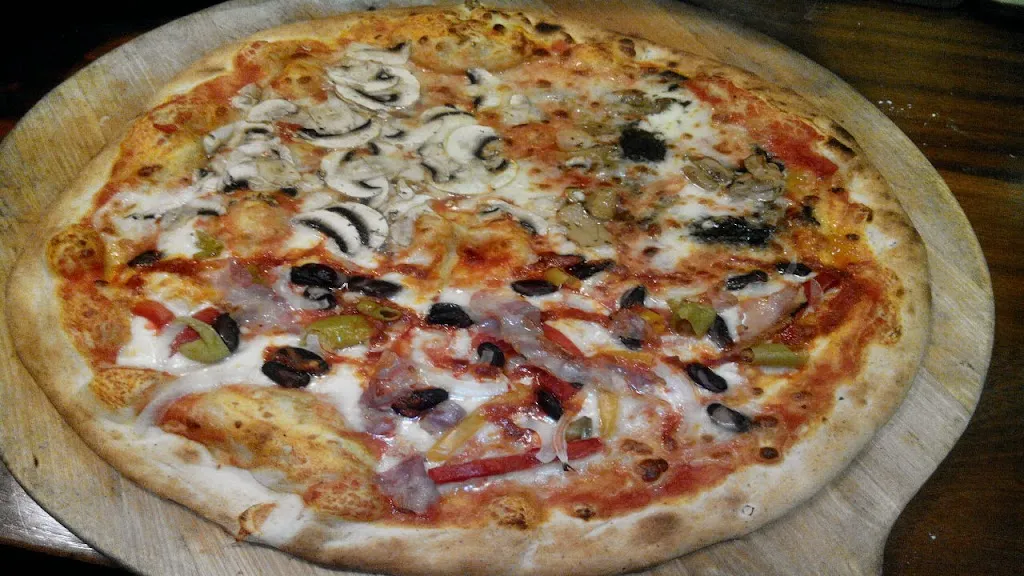 Pizzeria L' Angolo dello Sfizio_Jesi_slider_image_3