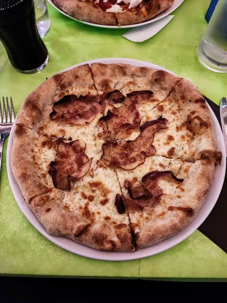 Party Uptown - Pizzeria Parco Colle Celeste Maiolati restaurant in Maiolati Spontini