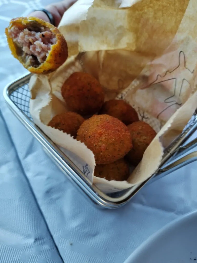 Roberta Pellicciari_Ristorante Pizzeria GLU Mirage_Marina di Altidona_review