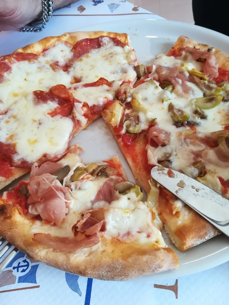 Pizzeria La Perla restaurant in Marina di Altidona