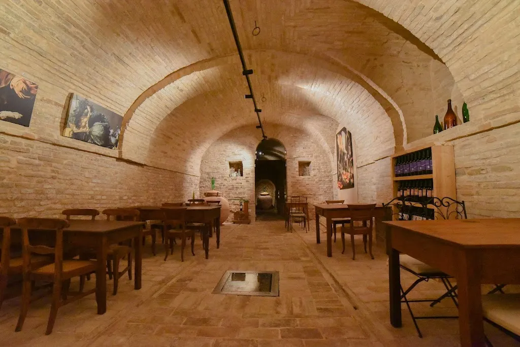 Sassinpiazza restaurant in Massa Fermana