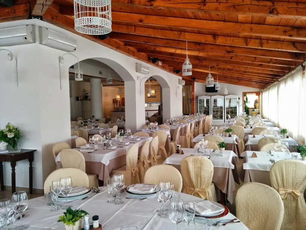 Piccolo Mondo restaurant in Mombaroccio