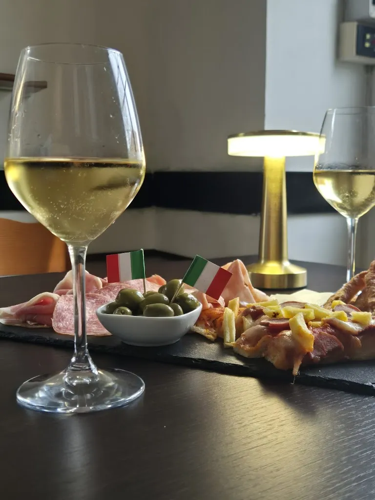 L' INFINITO DI LENTINI - GELATERIA E TAVOLA CALDA_Mombaroccio_slider_image_2