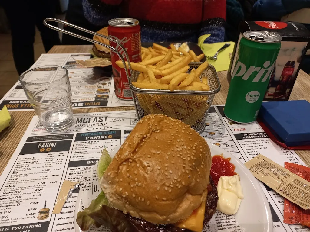 Luke_Avila_Mcfast Pizza & Burger_Macerata_review