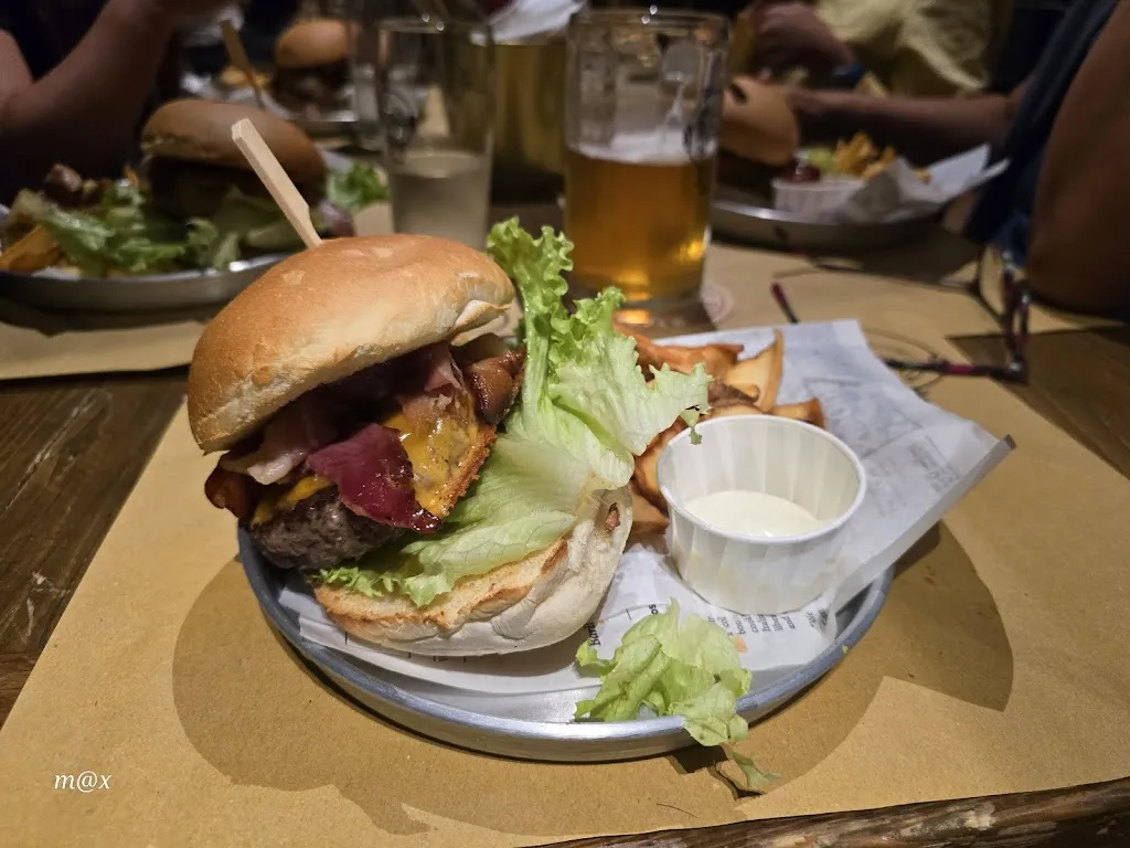 Massimiliano Riposati_Helmut Pub_Mogliano_recensione