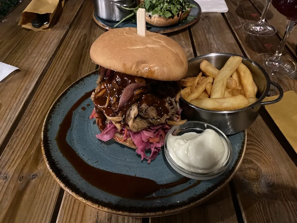 Helmut Pub_Mogliano_slider_image_3