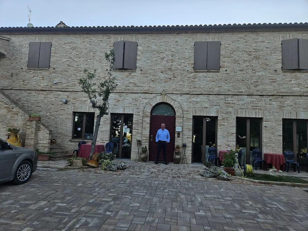 Country House Piccolo Eden restaurant in Monsano