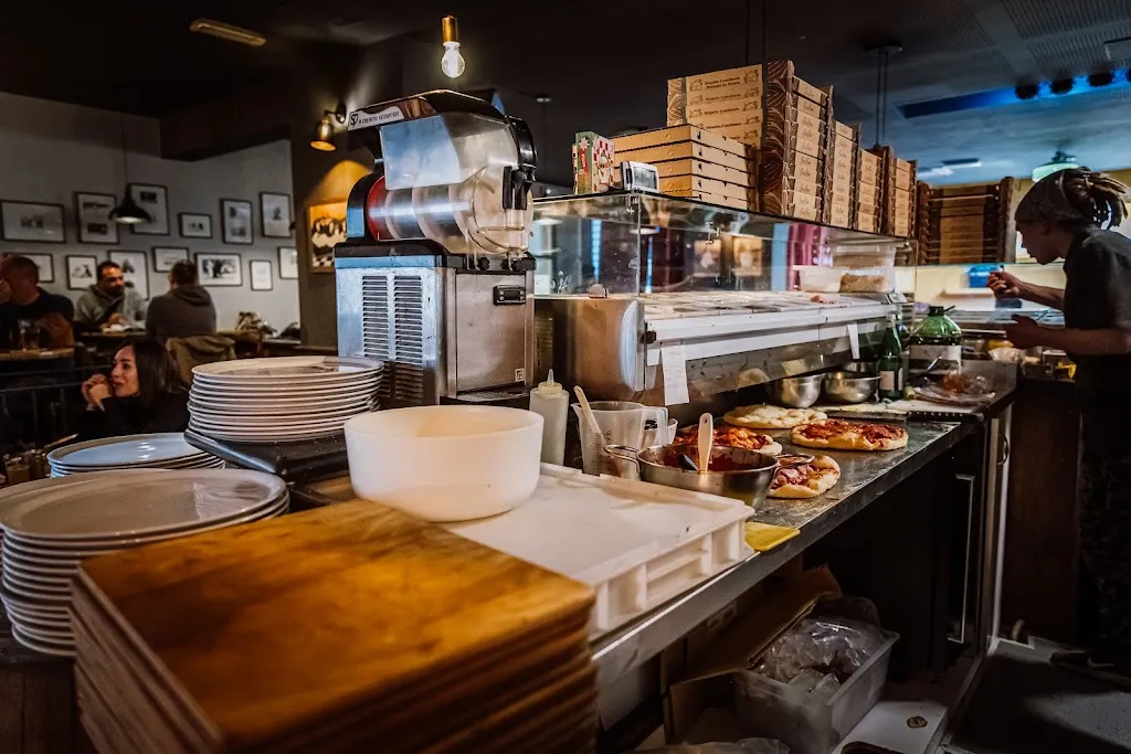 Macinato Grezzo restaurant in Mondolfo