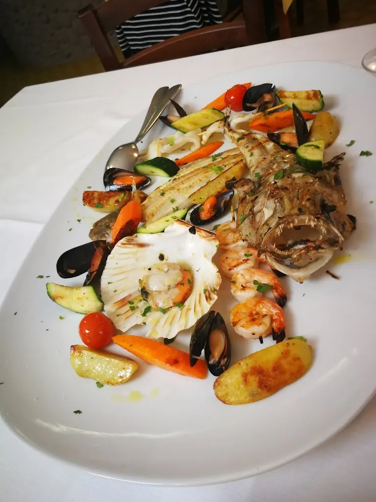 Lo Scoglio Ristorante Pizzeria_Mondolfo_slider_image_3