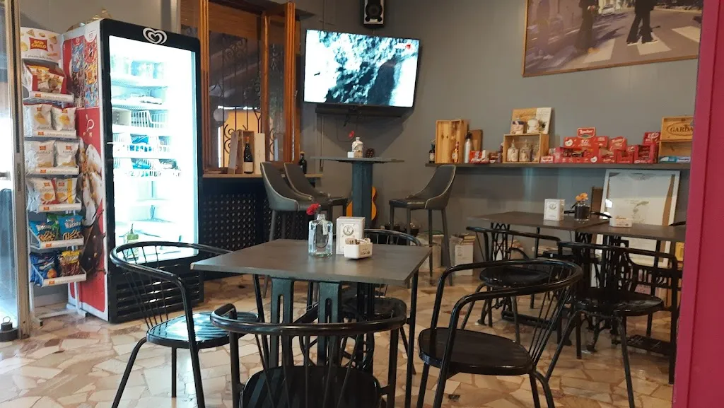 M Lubbers_Bar Corradini_Monte San Pietrangeli_review